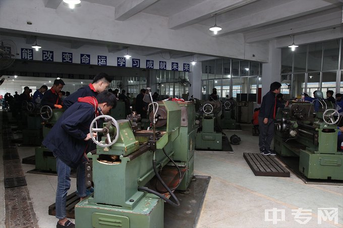 桂林技师学院公办还是民办、地址、学费一年多少
