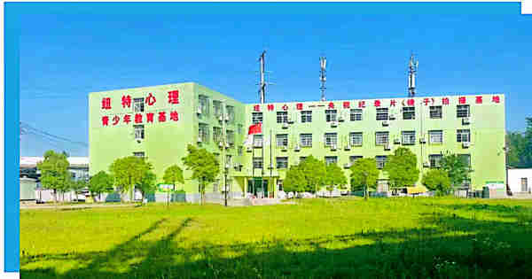 新疆交通学院校园风光图片